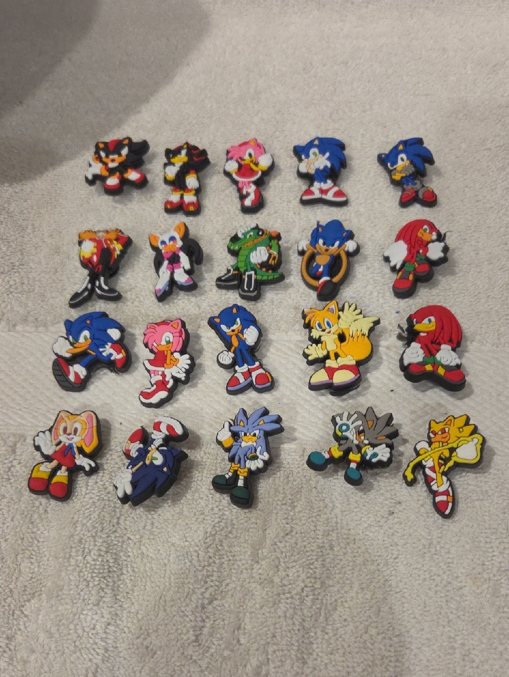 SONIC THE HEDGEHOG CROC CHARMS